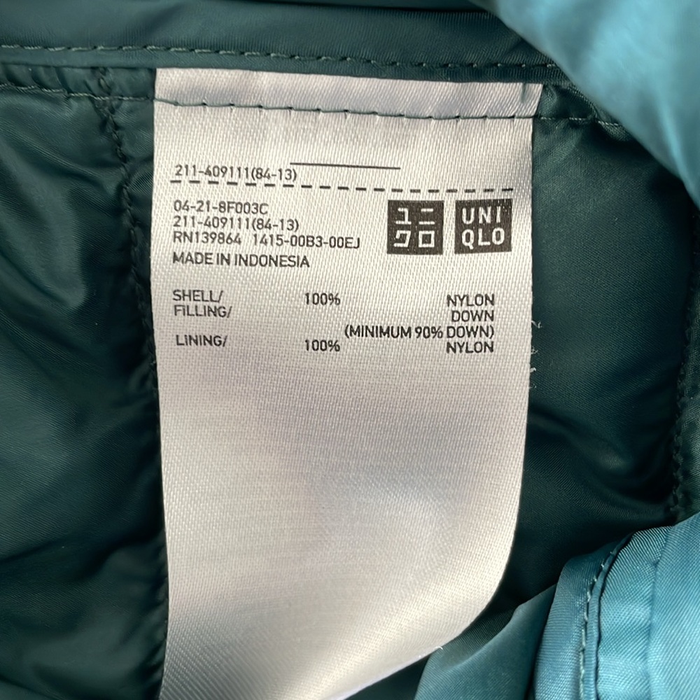 Set/4 Uniqlo Puffer Vests - Picture 13 of 16